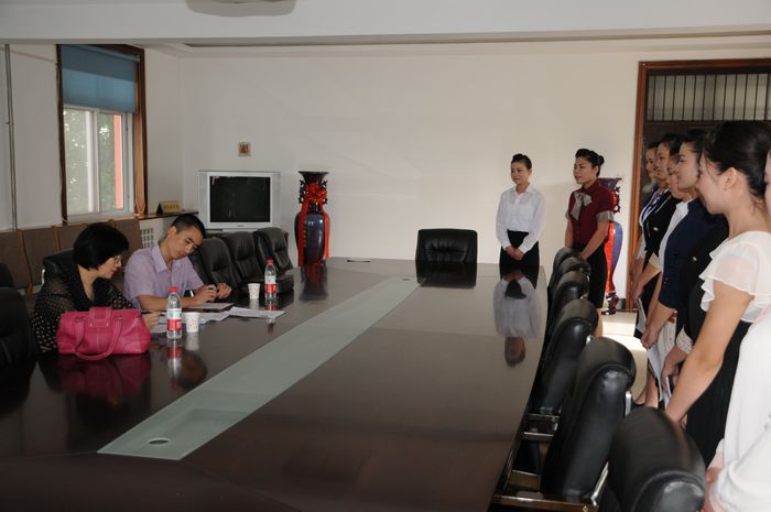 旅游系召开2013实习生与酒店企业双向选择交流会